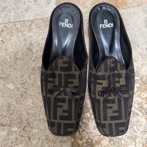 Fendi Women's Black and Brown Logo Flats